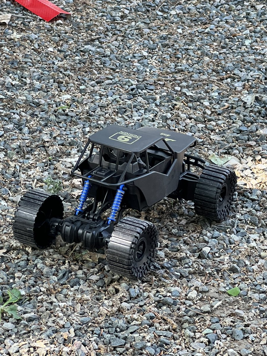 露营⛺️的一天，打枪20发全中得了一个电动越野车！