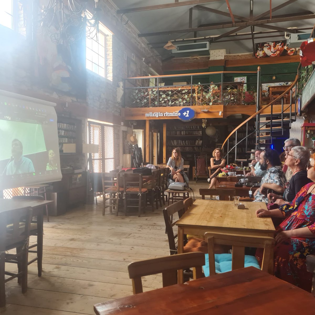 Muğla'da bugün Datça, Fethiye, Ortaca ve Köyceğiz'de yoldaşlarımız ve emekçi dostlarımızla birlikte Işçi Okulumuzun  6ıncı oturumunu Genel Başkanımız Erkan Baş'ın gündeme dair değerlendirmeleriyle açtık. Vefat yıldönümü nedeniyle devrimci Utkan Adıyaman anısına gerçekleştirilen