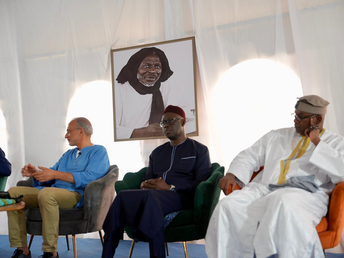 Retour en images de la conférence animée par Tariq Ramadan sur le thème "Servir pour grandir : le khidma comme voie d'élévation spirituelle" en hommage à Serigne Babacar Mbow. 
C'est un réel plaisir d’avoir partagé la tribune avec le Pr Assane Mboup, un homme exceptionnel d'une