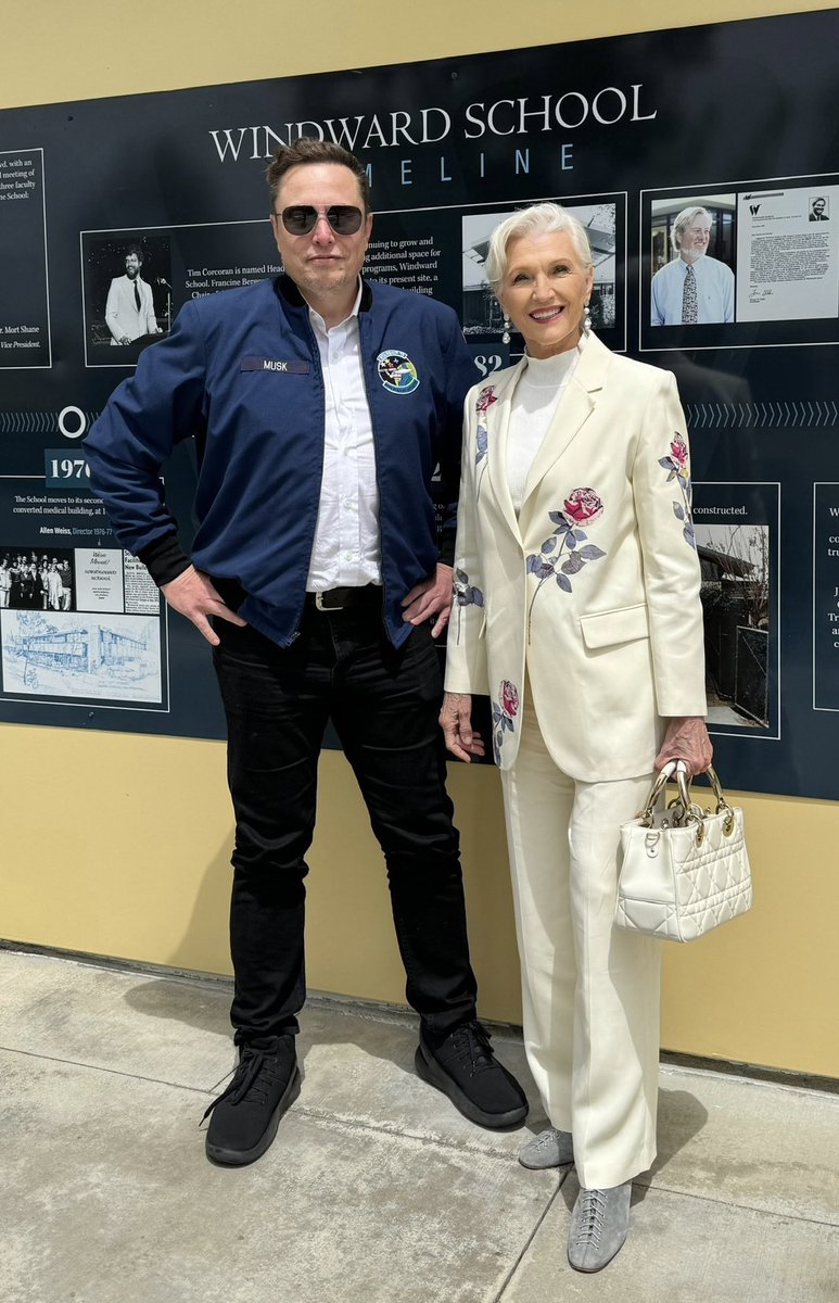 CrazyVibes_1's tweet image. "But, I'd rather save America than save my modeling career."
一 Maye Musk