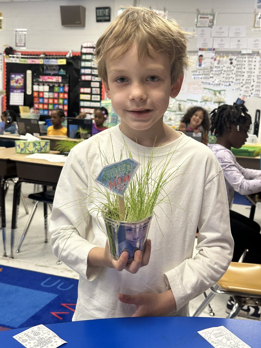 Happy Mother’s Day 🌸 to the incredible Moms (and Mr. Moms) in Room 14. Your ❤️, patience, and quiet strength shape our kiddos in the most beautiful ways. Thank you for all the little things you do—seen and unseen. You are truly The STRONG.
#TheSTRONG💪 #Room14Hearts #Grateful💕