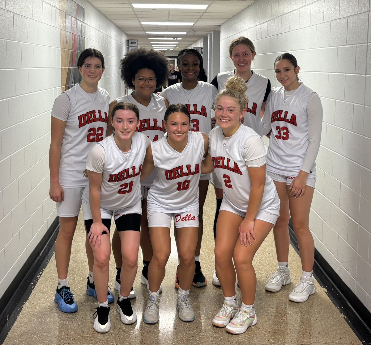 avabruner_0's tweet image. Another great 4-0 weekend! Thank you @HardwoodEvents . See you in Texas!
@coachholland93 @tford12kc @CoachRikardNCSA @dellalamb_bball