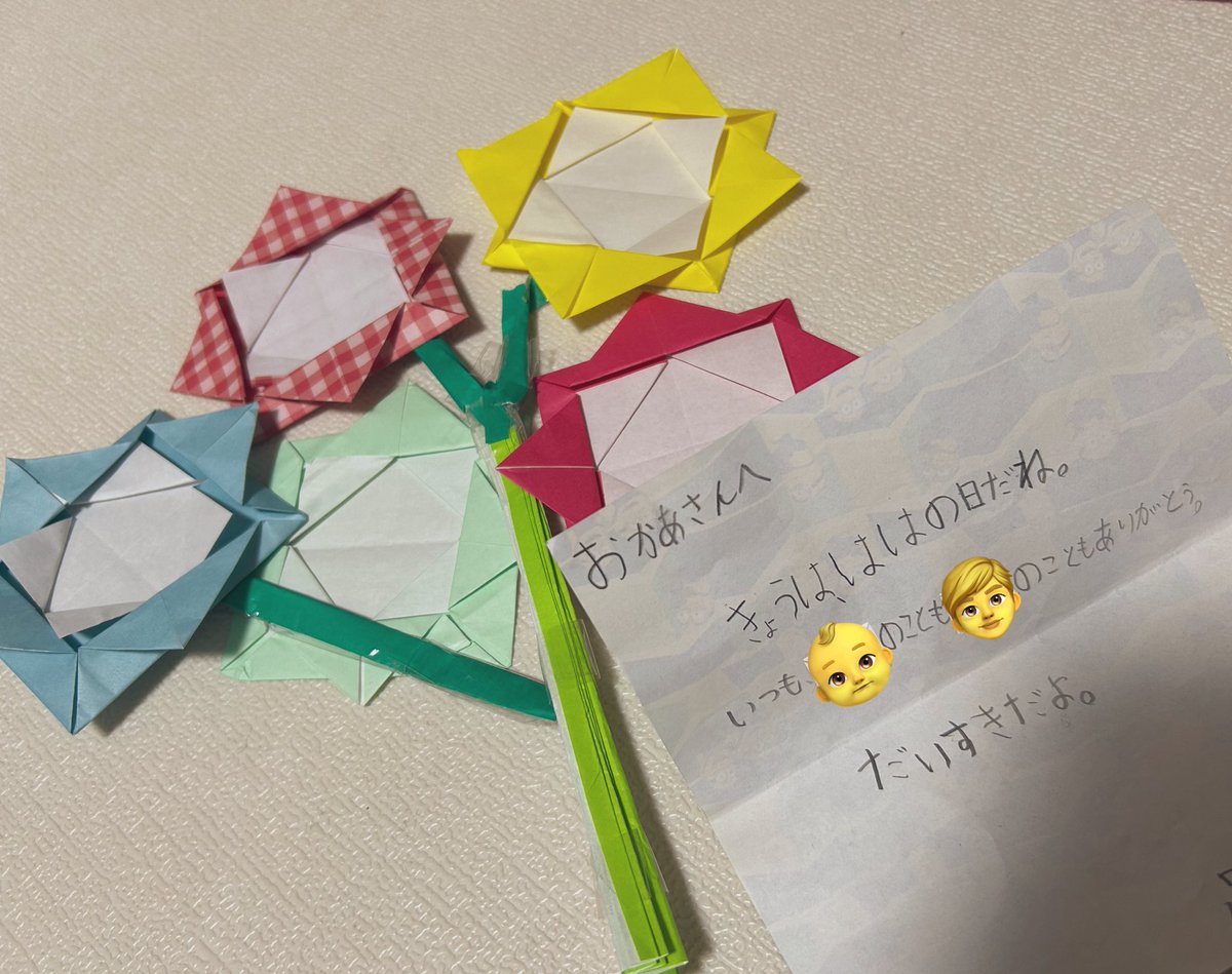 かーねーしょんっていう花はないから
これつくったの🥺いつもありがとう。

って長男から……！！(ｽﾞﾋﾞｯ

自分のことだけやなくて弟のことまで
兄としてお礼を言ってくる長男。
こちらこそいつもありがとう。
お母さんも大好きだよー！！

#母の日