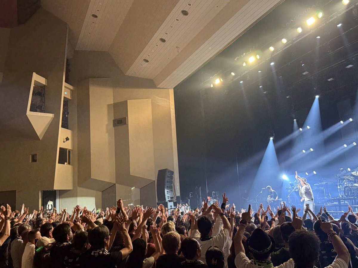 高知！最高だったね！今夜はいっぱい踊ったね！また必ず会おう。そして全てのお母さんへ。母の日おめでとう🫶

#布袋寅泰 #ギタリズム8ツアー　#高知県民文化ホール