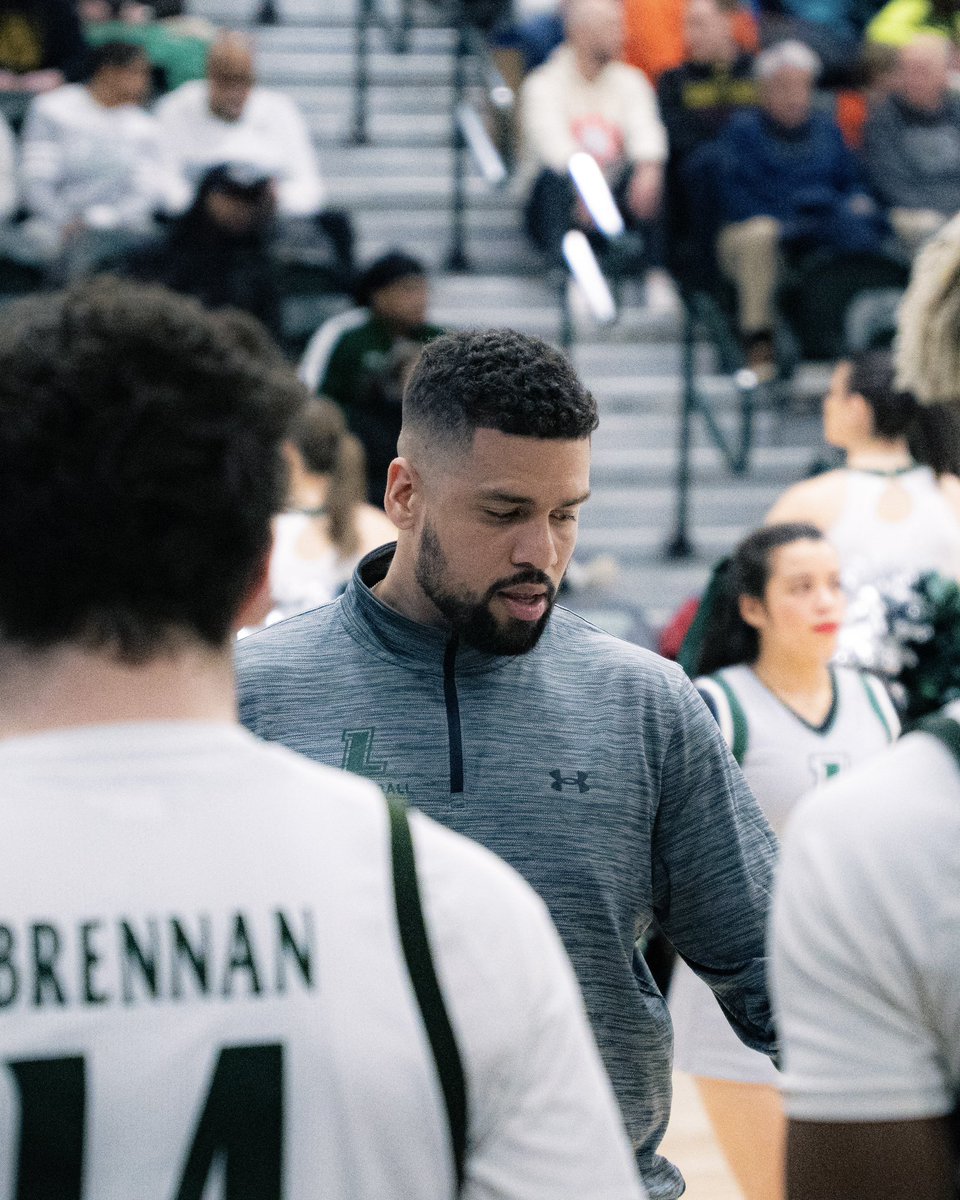 LoyolaMBB's tweet image. Happy birthday to our assistant coach, @KhyleDiaz!

#GoHounds