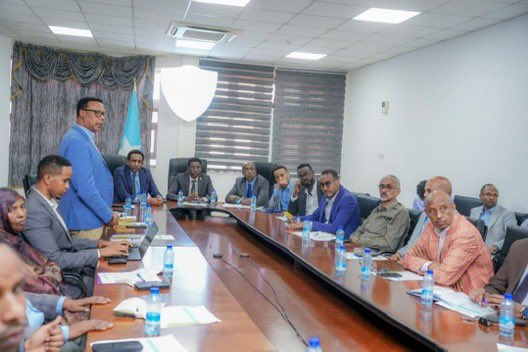 SNTV News (@sntvnews1) on Twitter photo The Internal Security Minister, <a href="/Senfartaag/">Abdullahi Sheikh Ismail (Fartaag)</a> along with the Director of the Immigration and Citizenship Agency, <a href="/M_Duhulow/">Mustafa Duhulow</a>, chaired the agency’s weekly meeting, which reviewed institutional reforms and service delivery progress over the past four months. The Internal Security Minister, <a href="/Senfartaag/">Abdullahi Sheikh Ismail (Fartaag)</a> along with the Director of the Immigration and Citizenship Agency, <a href="/M_Duhulow/">Mustafa Duhulow</a>, chaired the agency’s weekly meeting, which reviewed institutional reforms and service delivery progress over the past four months.
