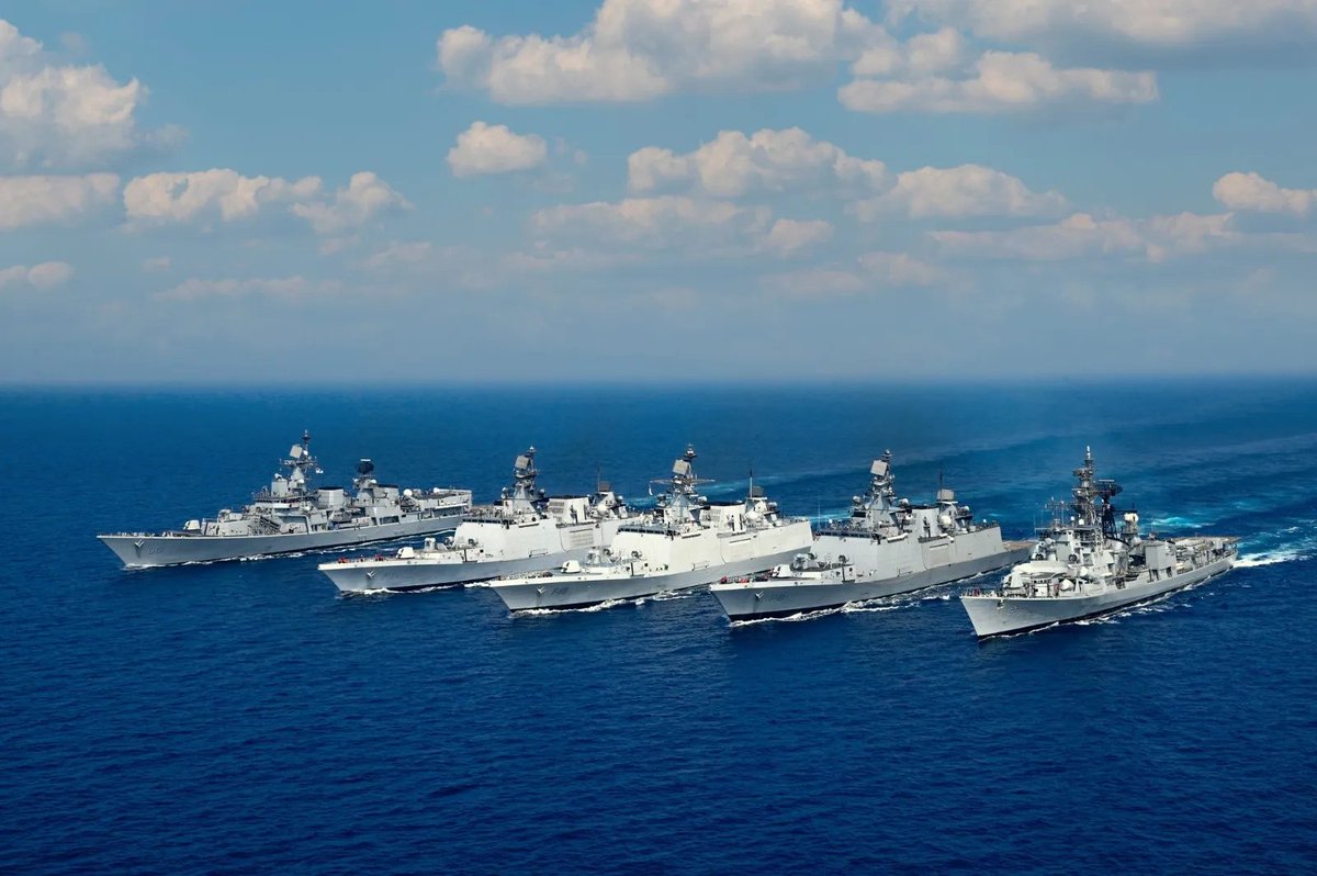 SiddhantHira's tweet image. Thereafter, forces remained #forwarddeployed in the #NorthArabianSea in dissuasive &amp;amp; #deterrentposture, w full readiness and capacity to strike select targets at sea, and on land, including #Karachi, at time of our choosing

@indiannavy @adgpi @IAF_MCC 

#OperationSindoor 

4/n