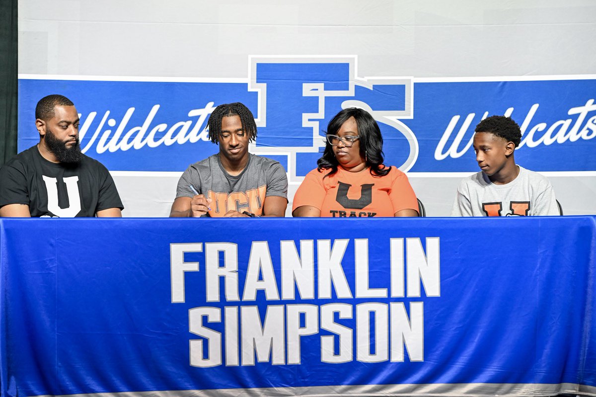 C0lin_A12's tweet image. Pen to Paper💯. All Glory to God for this oppurtunity!! Officially locked in @UnionBulldogFB @UnionBulldogs @FantNacarius @max_chaney78 @FSFootball @FSHSathletics @CoachWilhiteFS @CoachDTC_47 @CoachBryantUC