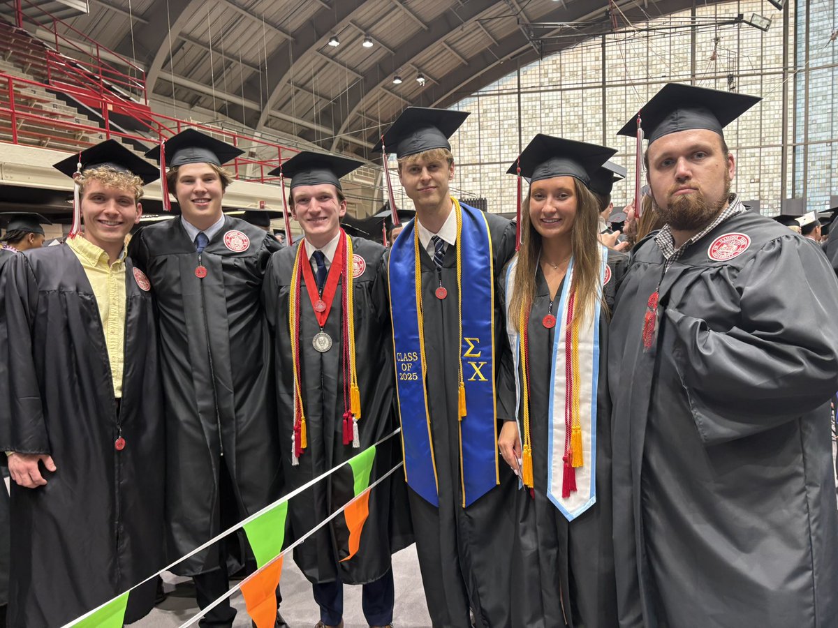 jimfornaciari's tweet photo. I enjoyed working with my ISU student teaching team this semester. They are ready to start their careers &amp; are eager to make an impact on kids. All are passionate about history &amp; sharing that passion with students. Congrats! @ISUHistoryEd @educationISU @IllinoisStateU 
@TCH_ISU https://t.co/cf9duQNWG1