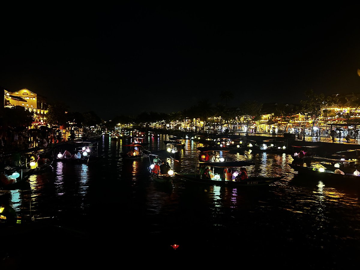 호이인 야경에 맥주 한잔