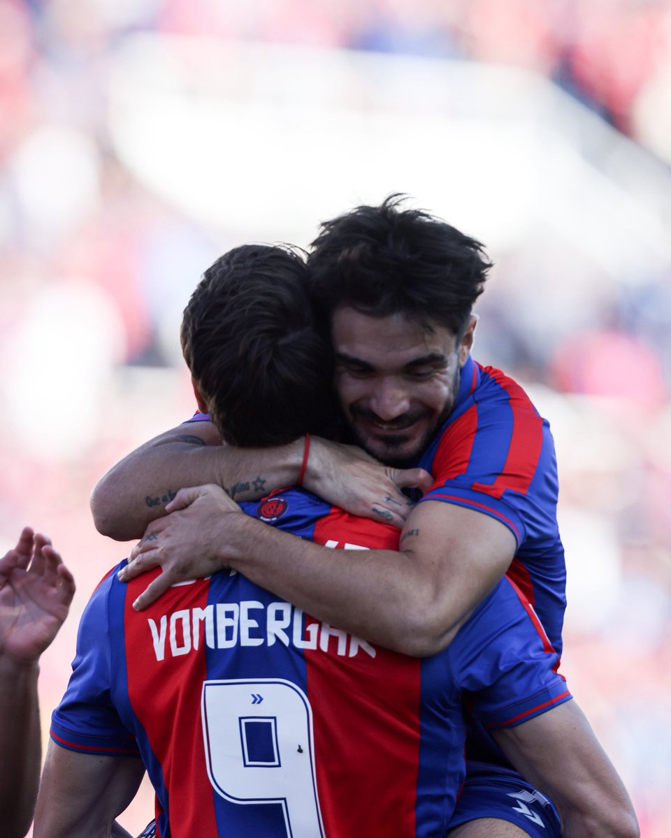Sanloreamerica's tweet photo. 🔵🔴🗣 La ilusión de uno de los referentes.

El delantero de #SanLorenzo, Ezequiel Cerutti, contó sus sensaciones tras la clasificación a los cuartos de final: “Muy feliz por este grupo porque sacamos adelante un partido que estaba complicado".

Lee acá 👇
https://t.co/UyXVo0VWZ4 https://t.co/WbRFysXha7