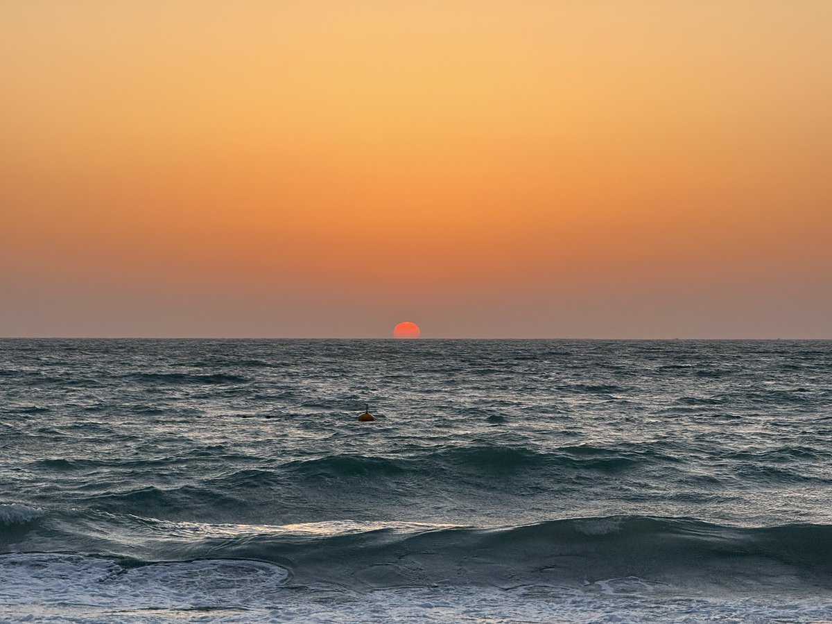 Sunset from ‘natureless’ Dubai to close out the last few months here

Next stop: 🇰🇷