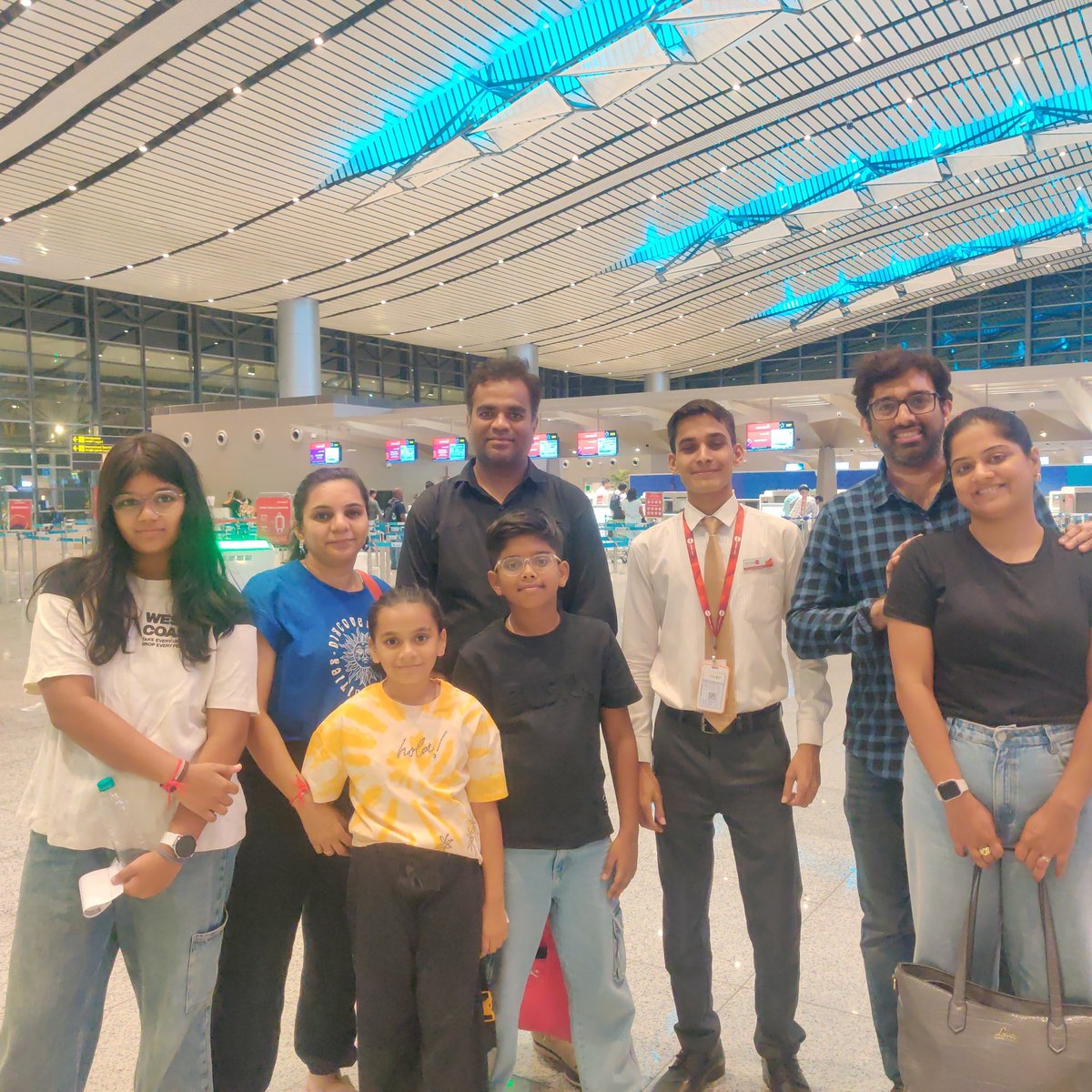 kushforu's tweet photo. @airindia Ganesh Kadam hyderabad hd seamless experience at Hyderabad 
Ganesh was very cooperative..Nicely helped us to board the flight.. https://t.co/XGTMcVog6w