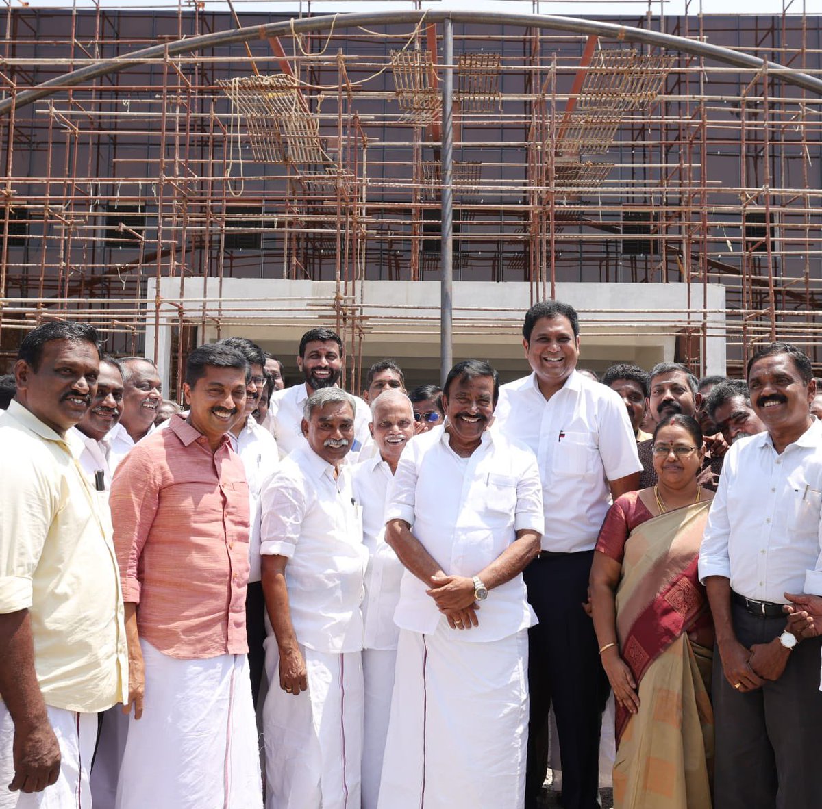 TRBRajaa's tweet image. #மன்னார்குடி யில் நடைபெற்றுவரும் புதிய பேருந்துநிலையத்தின் இறுதிக்கட்ட கட்டுமான பணிகளை மாண்புமிகு நகர்ப்புற வளர்ச்சித் துறை அமைச்சர் திரு.கே.என்.நேரு அவர்கள் மற்றும் மாவட்ட கழக செயலாளர் அண்ணன் திரு.பூண்டி.கே.கலைவாணன் MLA அவர்களுடன் இணைந்து இன்று நேரில் பார்வையிட்டு ஆய்வு செய்தேன்…