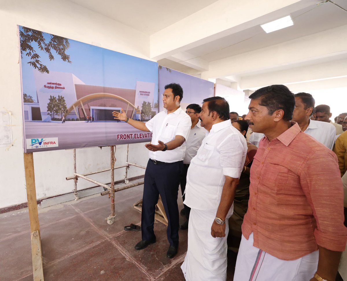 TRBRajaa's tweet image. #மன்னார்குடி யில் நடைபெற்றுவரும் புதிய பேருந்துநிலையத்தின் இறுதிக்கட்ட கட்டுமான பணிகளை மாண்புமிகு நகர்ப்புற வளர்ச்சித் துறை அமைச்சர் திரு.கே.என்.நேரு அவர்கள் மற்றும் மாவட்ட கழக செயலாளர் அண்ணன் திரு.பூண்டி.கே.கலைவாணன் MLA அவர்களுடன் இணைந்து இன்று நேரில் பார்வையிட்டு ஆய்வு செய்தேன்…