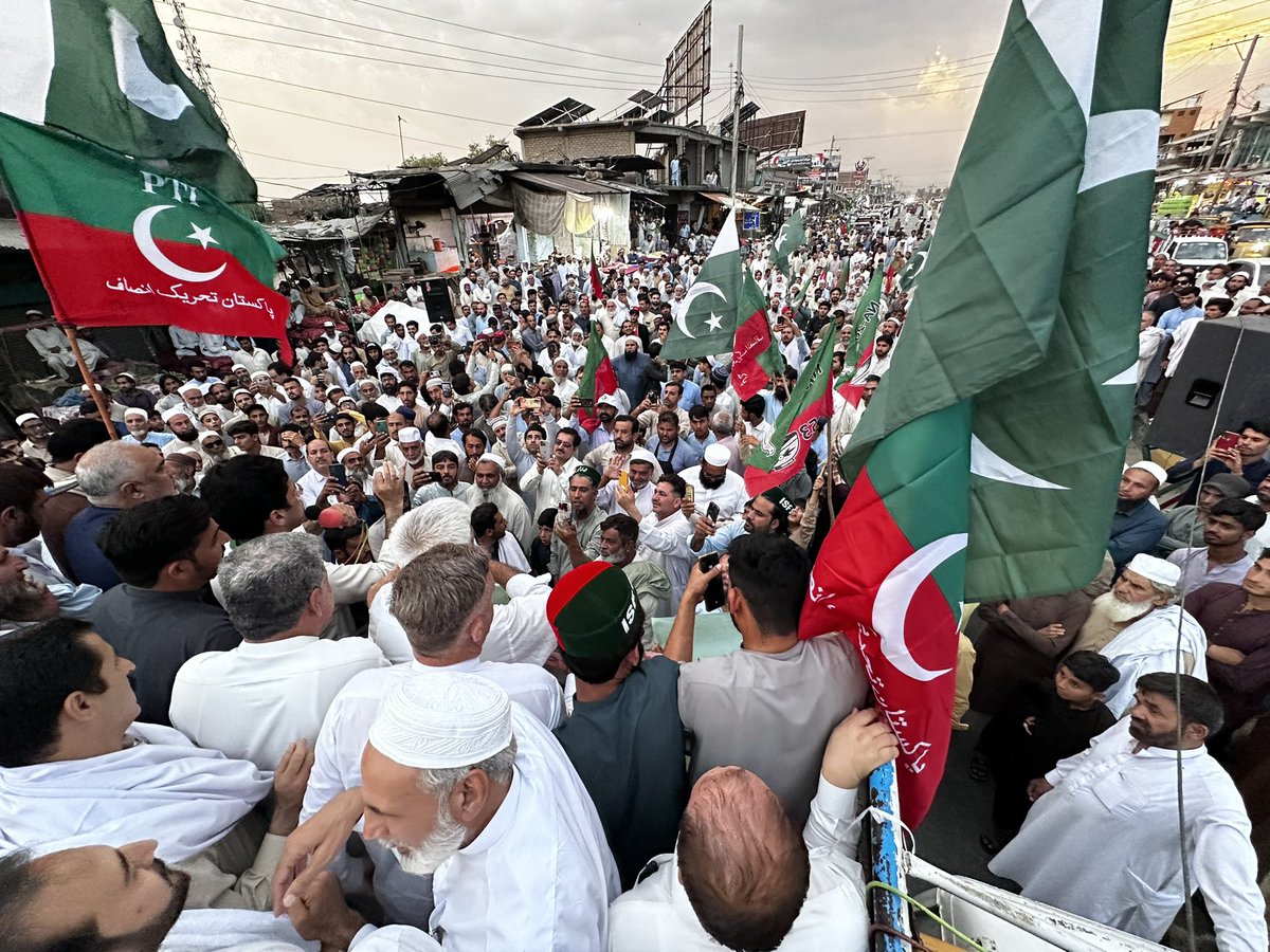 Shahram Khan Tarakai (@shahramktarakai) on Twitter photo قائد عمران خان اور دیگر بے گناہ قید قائدین و کارکنان کی رہائی کےلیے پرامن احتجاجی مظاہرہ ۔
اس موقع پر <a href="/AsadQaiserPTI/">Asad Qaiser</a> وزیراعلی معاون خصوصی عبدالکریم خان ،<a href="/FaisalKTarakai/">Faisal Khan Tarakai</a> ,ضلعی صدر سہیل خان یوسفزئی ضلعی جنرل سیکرٹری افسر ناظم اور عوام کی کثیر تعداد میں شرکت ۔ قائد عمران خان اور دیگر بے گناہ قید قائدین و کارکنان کی رہائی کےلیے پرامن احتجاجی مظاہرہ ۔
اس موقع پر <a href="/AsadQaiserPTI/">Asad Qaiser</a> وزیراعلی معاون خصوصی عبدالکریم خان ،<a href="/FaisalKTarakai/">Faisal Khan Tarakai</a> ,ضلعی صدر سہیل خان یوسفزئی ضلعی جنرل سیکرٹری افسر ناظم اور عوام کی کثیر تعداد میں شرکت ۔