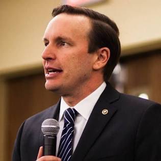 #ProudBlue #DemsUnited #wtpBLUE 

Rep Frost and Sen Murphy held a packed town hall in Sarasota, FL, since Greg Steube is a coward and refuses to meet with the residents

As it stands in our country, it's the billionaires vs the everyday people 

Republicans are fearful of