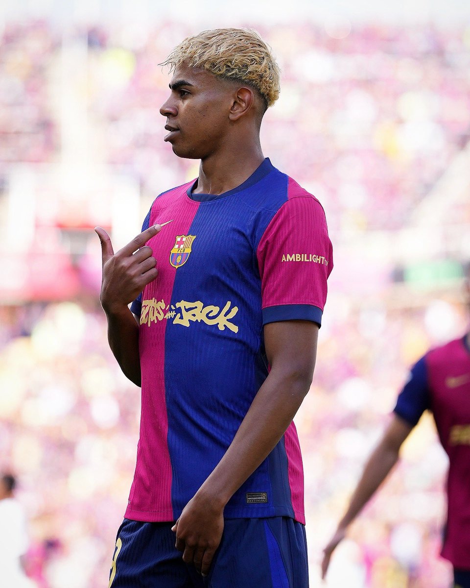 Si, es correcto. Lamine Yamal está teniendo una partuza en vivo y en directo en el baile que el Barcelona le está dando al Real Madrid. 
17 años y ya tremenda orgía este pibe