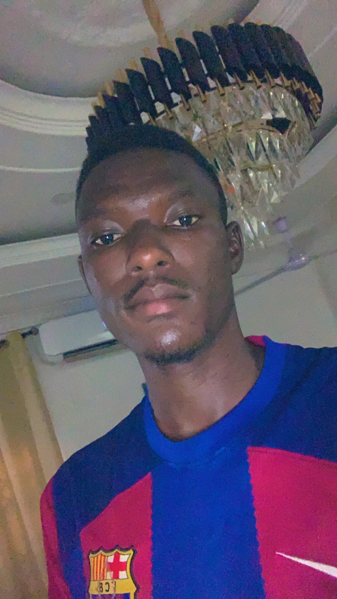 AlFlashe's tweet photo. You can’t buy greatness, and you can never be us. #ForcaBarca!
#CLASICO https://t.co/2pwAHOuNhY