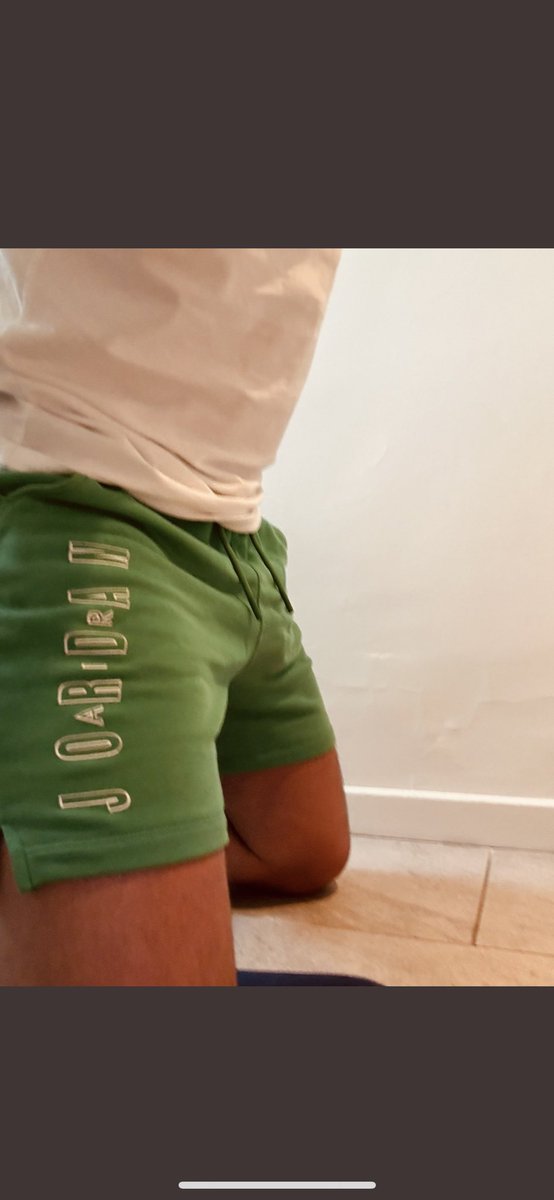 mon toutou maxime m’a mis en fond d’écran pour me voire à chaque fois qui l’ouvre son téléphone 
#findom