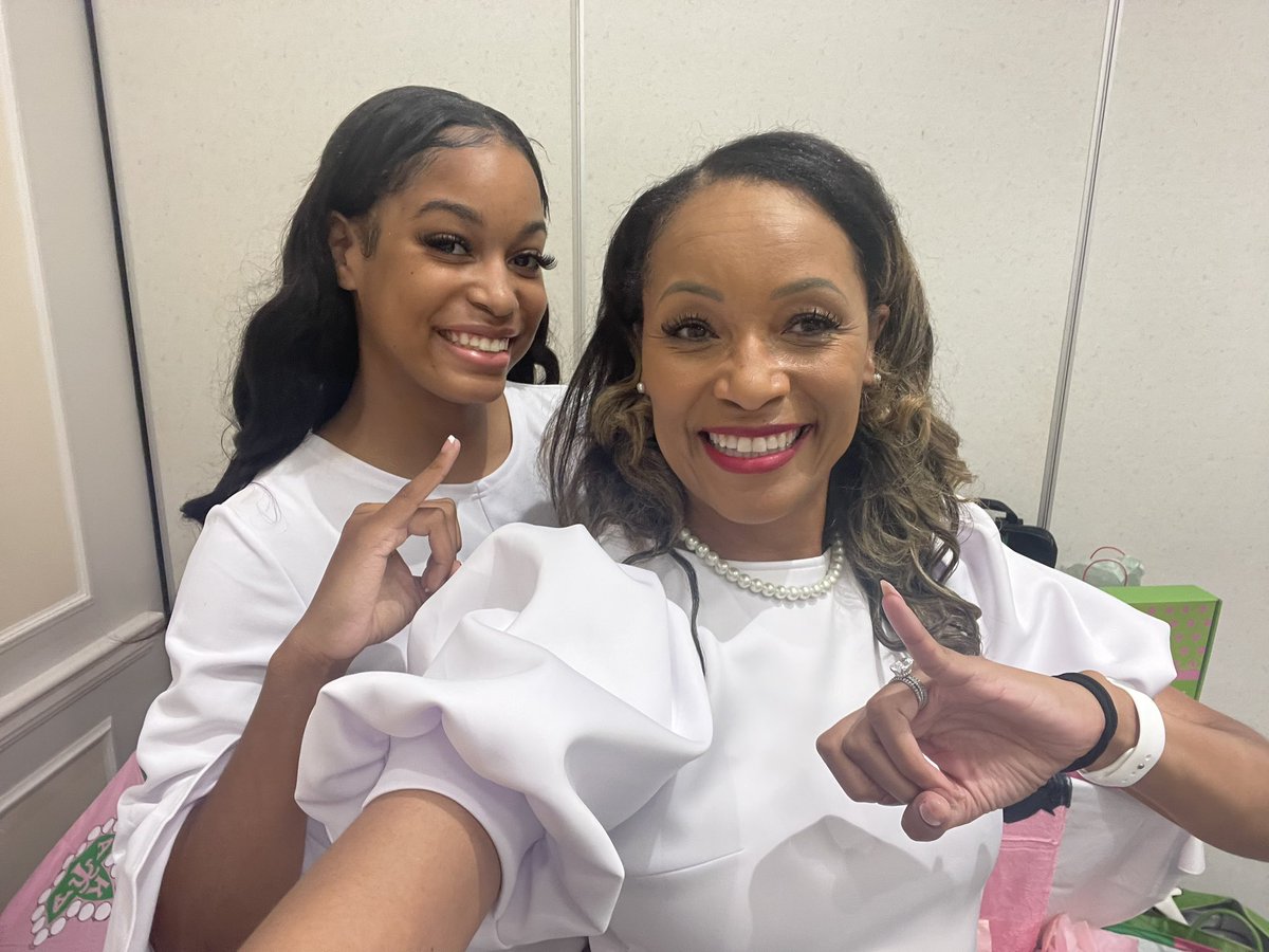 Happy Mother’s Day, Soror Mommy! 💗💚