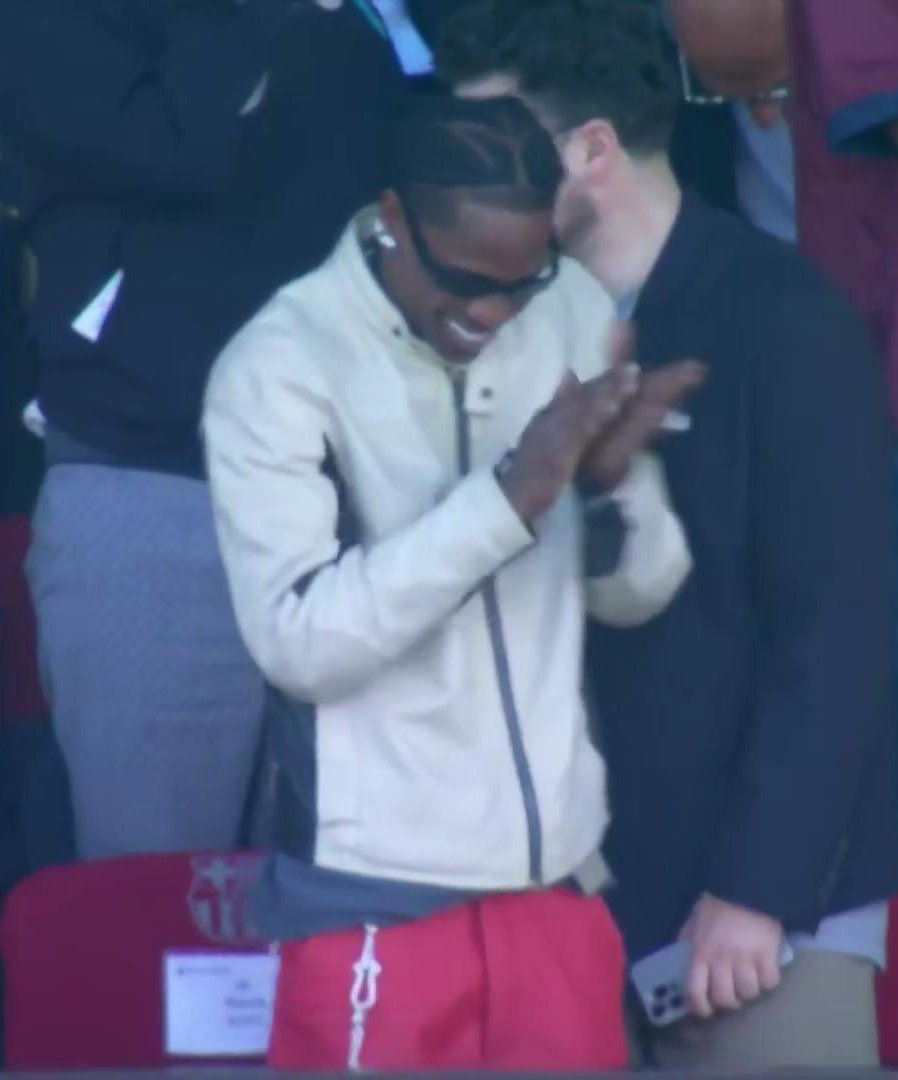 فينيسوس من كثرت الخلعة ولا تيشجع البارصا 😂