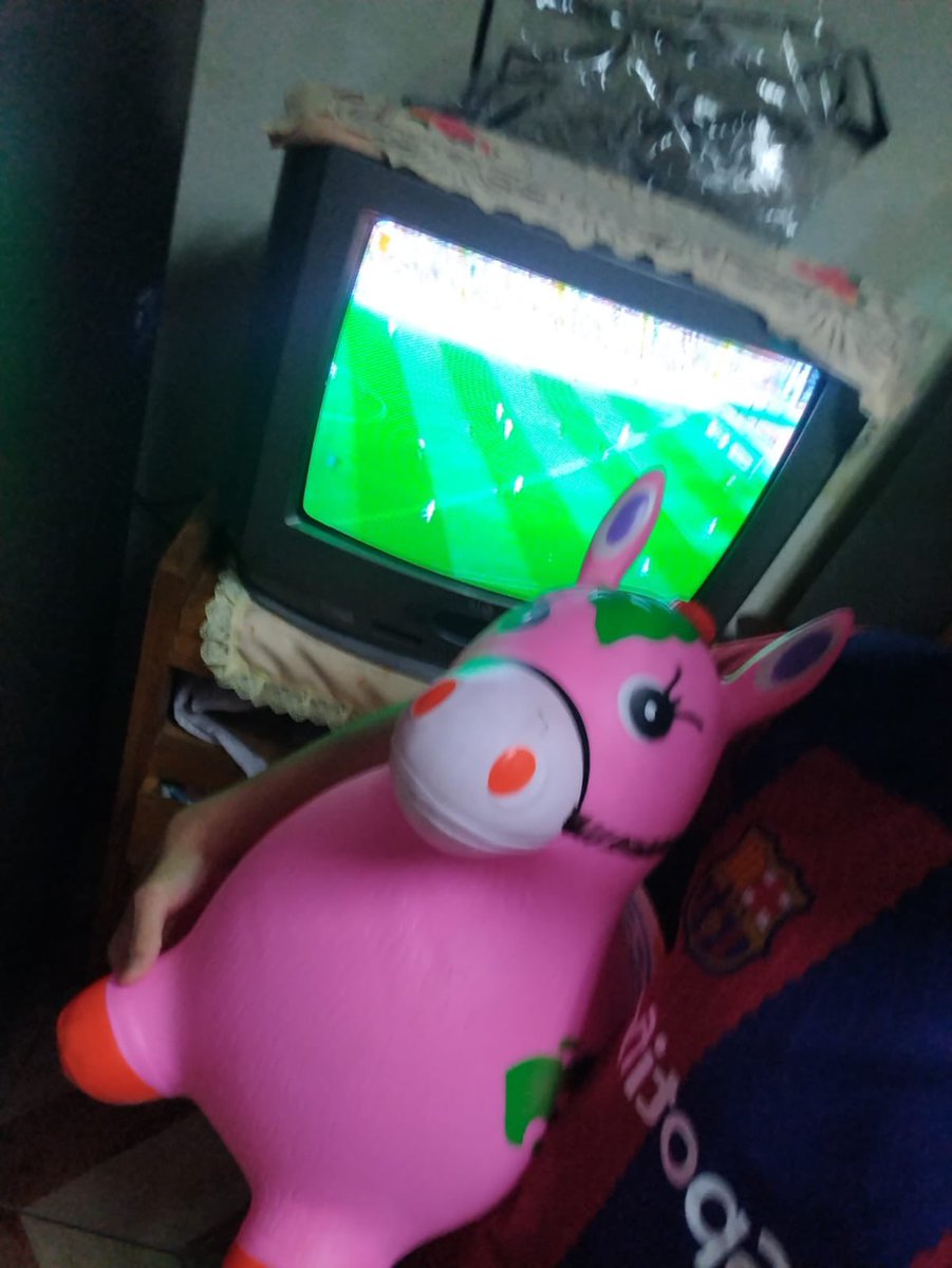 FCBarcaEC's tweet photo. Estén tranquilos, Araujo no entrará, lo incautamos. https://t.co/tTUfmrrrNZ