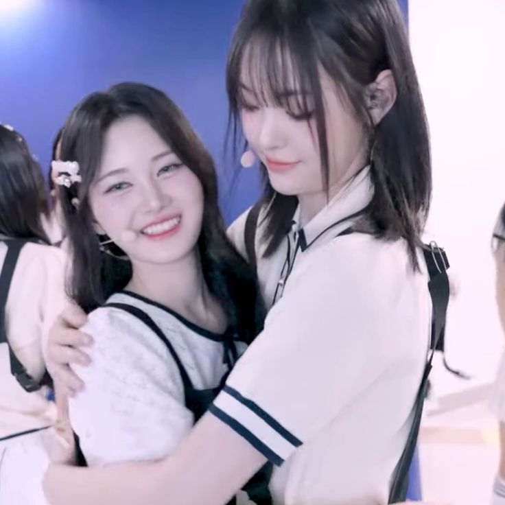 kawalynnn's tweet image. happiest bday to our hachi leader and bunny, koma mayu!! i hope you have a fantastic bday and i hope you enjoy your time promoting are you alive &lt;33
#HappyMayuDay
#Happy_Mayu_Day
#Mayu_its_ForYou
#생일축하_음악도_마유_위한_멜로디