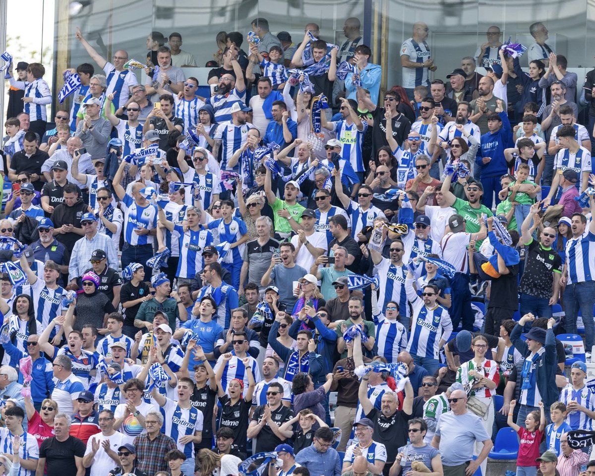 CDLeganes's tweet photo. 𝐋E𝐆A𝐍É𝐒 𝐍O S𝐄 𝐑I𝐍D𝐄 ⚔️🥒 https://t.co/d8wZBy7fwl