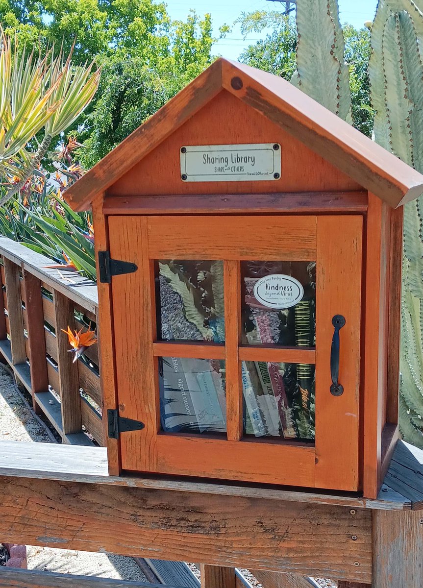 Little Free Libraries sprouting up like spring flowers in Pacific Beach sdnews.com/little-free-li…