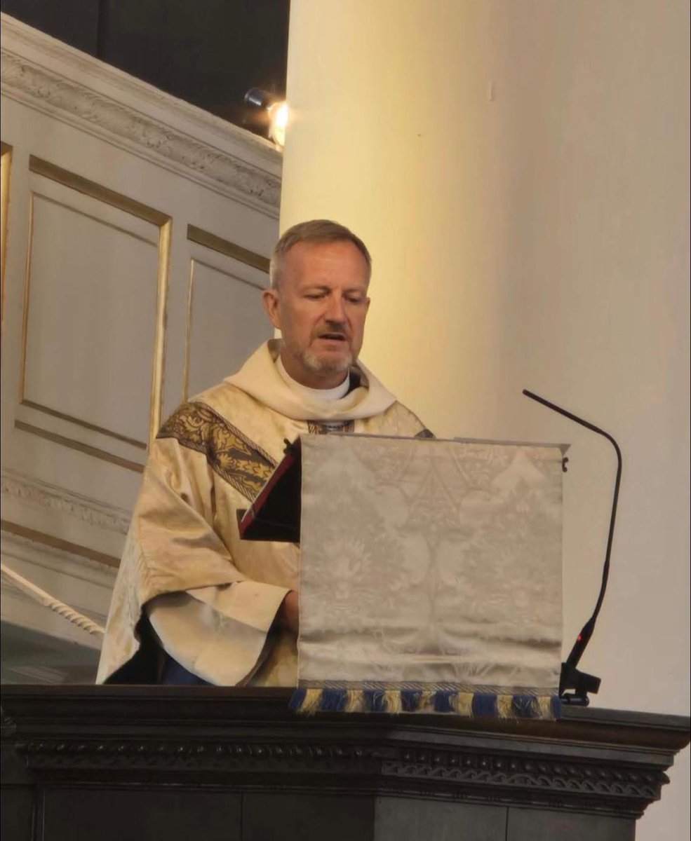 splcoleman's tweet image. This morning it was wonderful to welcome back to Grosvenor Chapel as celebrant and preacher Fr Gary Eaborn - who worshipped at the chapel for many years and discerned his vocation here, and is now assistant curate of St John’s Wood @dioceseoflondon