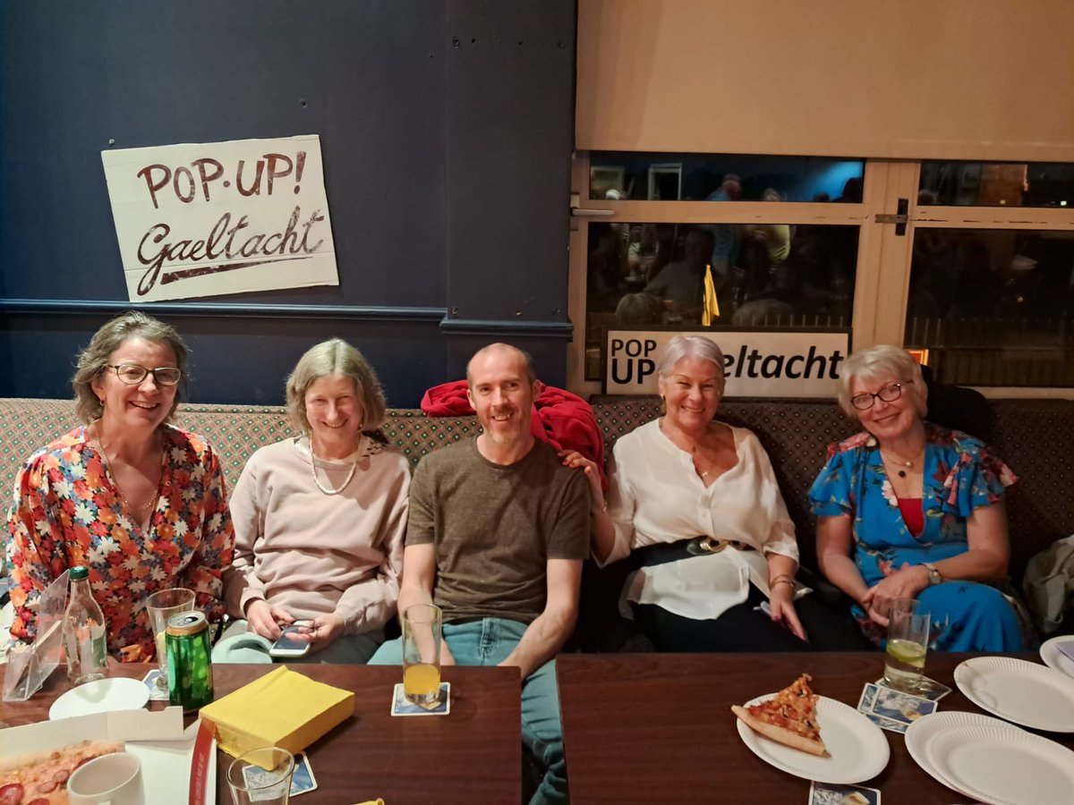 Pobal Gaeilge 15 (@pobalgaeilge15) on Twitter photo Bhí #PopUpGaeltacht againn aréir in @peregrines 
Bhí sé go deas cúpla cara a fheicáil ann!
#Gaeilge #GaeilgeGachLá Bhí #PopUpGaeltacht againn aréir in @peregrines 
Bhí sé go deas cúpla cara a fheicáil ann!
#Gaeilge #GaeilgeGachLá