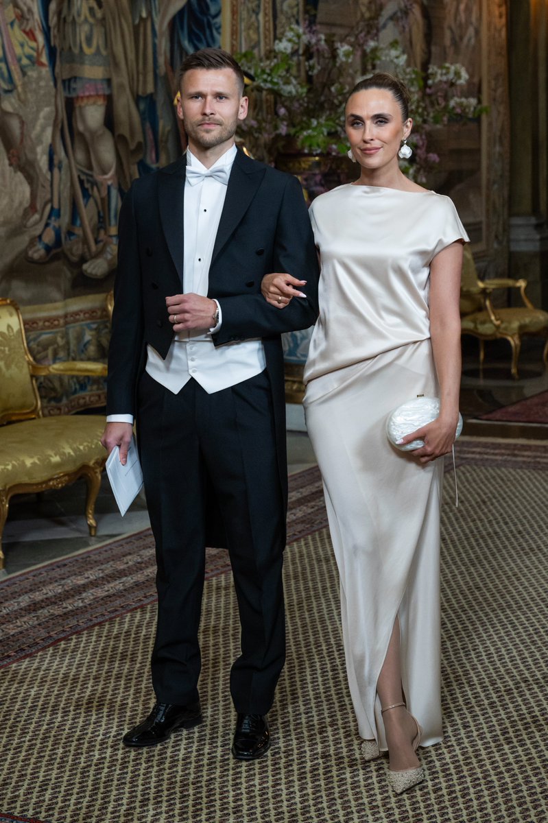 Galamiddag i kungahuset. Då dök Arnór Traustason upp.

IFK-stjärnan trodde inte sina ögon när han blev inbjuden: "Jag sa till min fru: Det är ett skämt ju."
nt.se/sport/fotboll/…