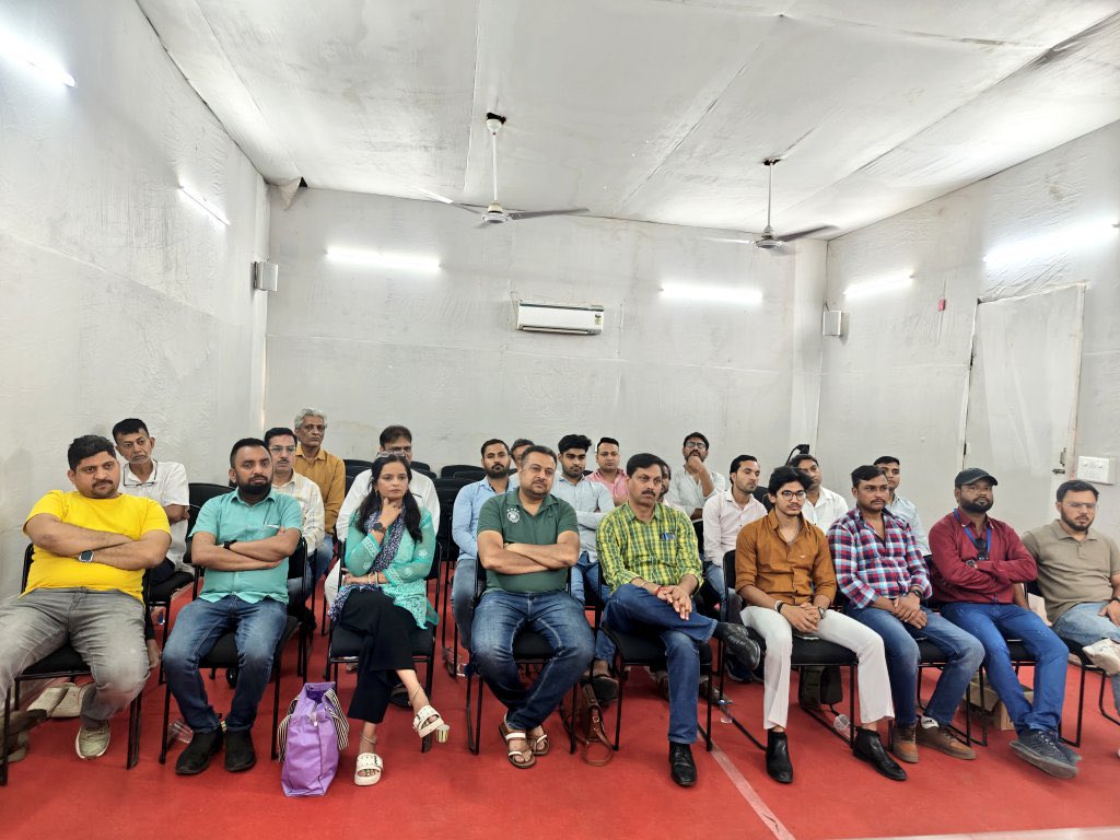 आम आदमी पार्टी के राष्ट्रीय मीडिया प्रभारी 

<a href="/anuragdhanda/">Anurag Dhanda</a>

जी के दिल्ली एसएम &amp; आईटी सेल की जिलास्तरीय मीटिंग को सम्बोधित किया गया एवं पार्टीहित में अपने सुझाव दिए और सबसे सुझाव मांगे गए 

<a href="/AamAadmiParty/">AAP</a>

<a href="/AAPDelhi/">Aam Aadmi Party Delhi</a>

<a href="/ArvindKejriwal/">Arvind Kejriwal</a>

<a href="/Saurabh_MLAgk/">Saurabh Bharadwaj</a>

<a href="/AtishiAAP/">Atishi</a>