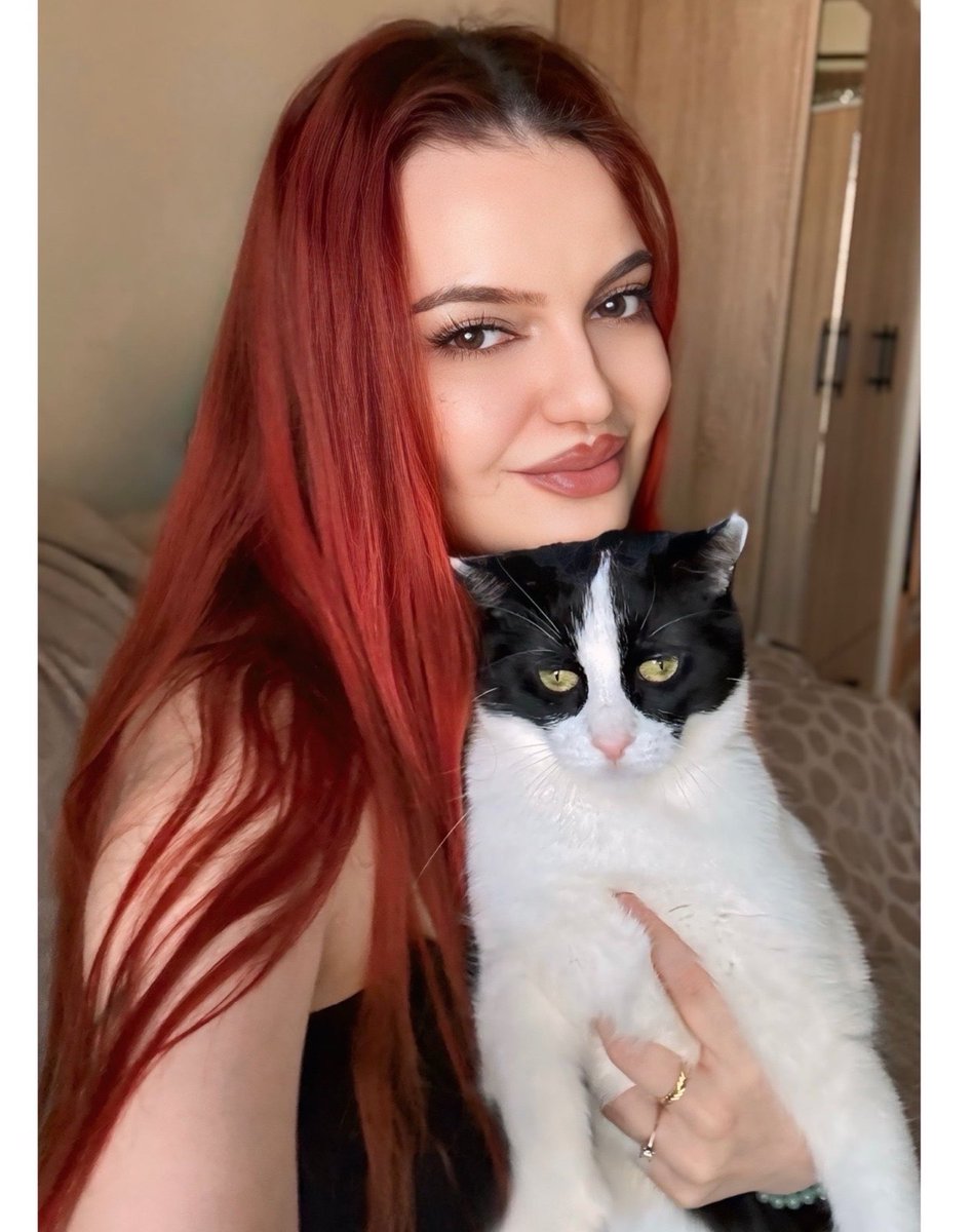 Tüm KEDİ ve KÖPEK annelerininde anneler günü kutlu olsun 🐾 🖤

 #AnnelerGünü