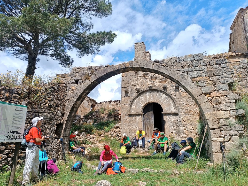 AEC_Reus's tweet image. Excursió per territori de reconquesta: el Montmell. Puig de les Forques, Sant Miquel, Sant Marc, Juncosa de Montmell.

Totes les fotos👇🏼photos.app.goo.gl/tptS3CB9Zc1QD5…
#AECReus #EsportVerd #ElBaixCampituaPeu