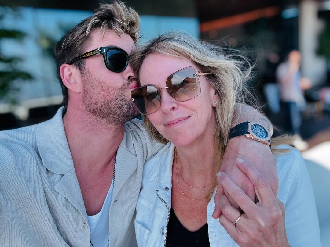 chrishemsworth's tweet image. Happy Mother’s Day in Australia!! Shout out to my two favourite child raising warriors and all the rest of the brilliant mums out who we can’t live without !! 🙏🙌❤️