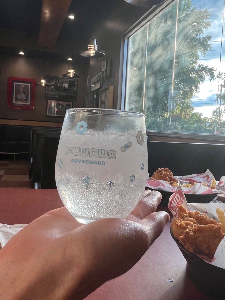 Deluxe experience at canes with the fuwawa cup