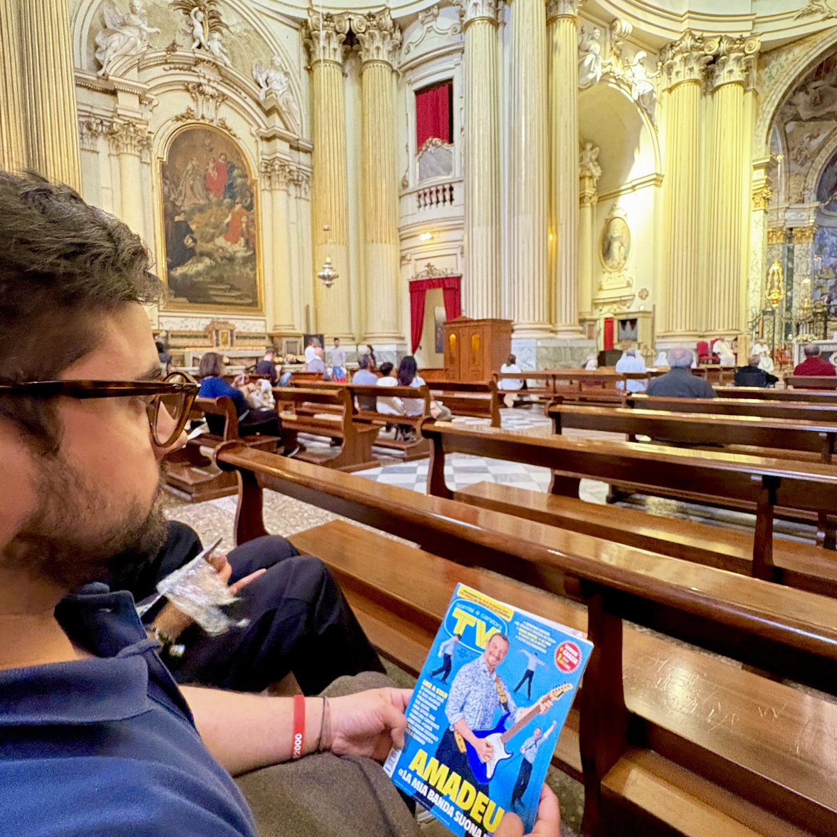jonathanzacconi's tweet photo. Ama, se non funziona neanche questo come porta fortuna, io non so più che cosa fare, te lo dico. 

(Post ironico) https://t.co/QXzf92EUZg