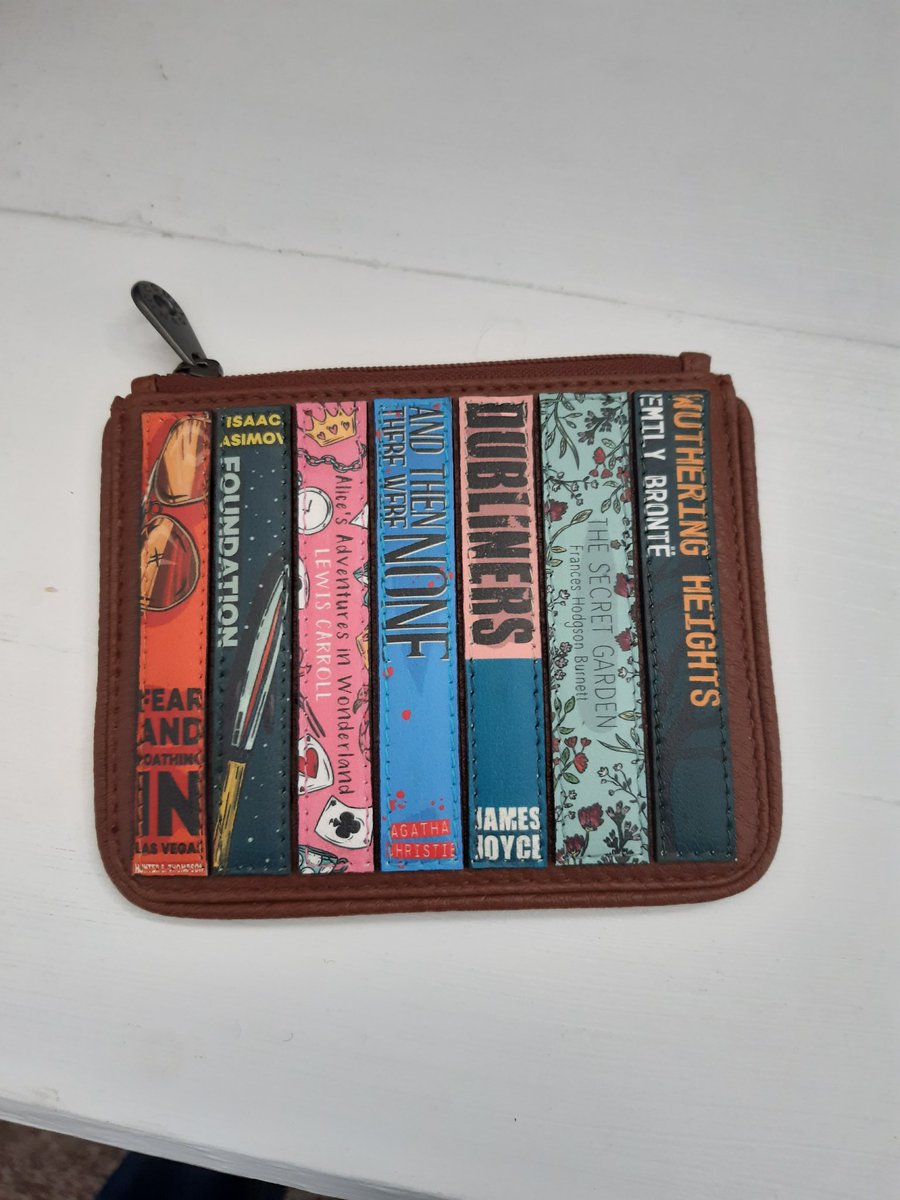 Loving my new coin purse from <a href="/yoshibags/">Yoshi Goods</a> love that I could buy the vegan one!