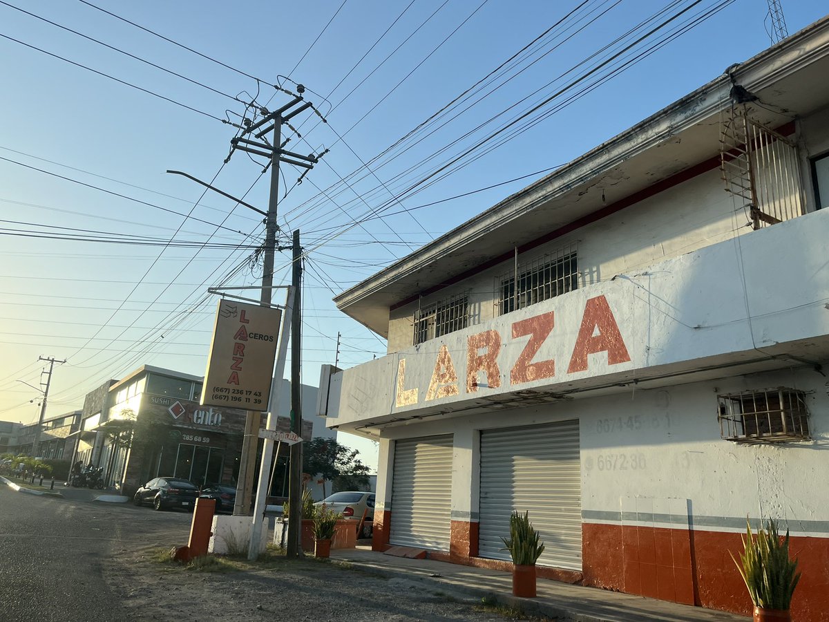 Aquiestuvocln's tweet photo. Aquí estuvo un negocio de venta de acero. #culiacan #sinaloa #mexico #comercio #stase #cierredenegocios https://t.co/XsSxcbZ8pJ