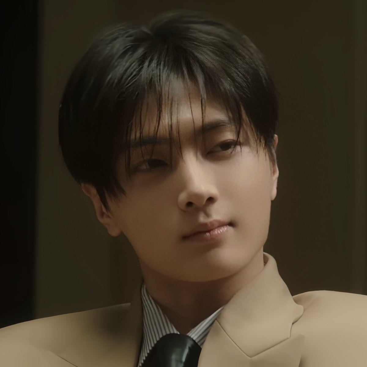 auranya seperti…

kamu itu, milik saya.                       paham?