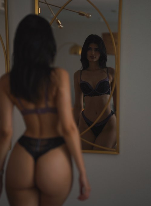 Watch Yael Cohen Aris's leaked NSFW photo on TwXstars