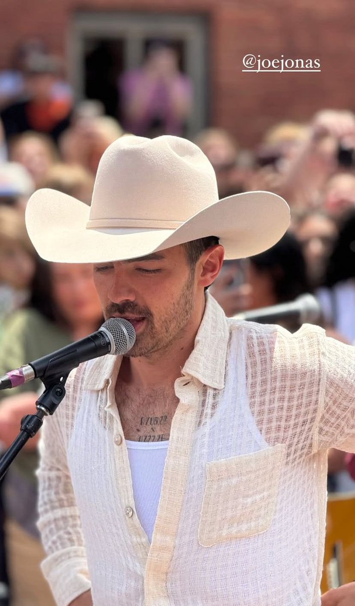 vacationeyes's tweet photo. save a horse ride a cowboy https://t.co/PZ7WIYB2AH