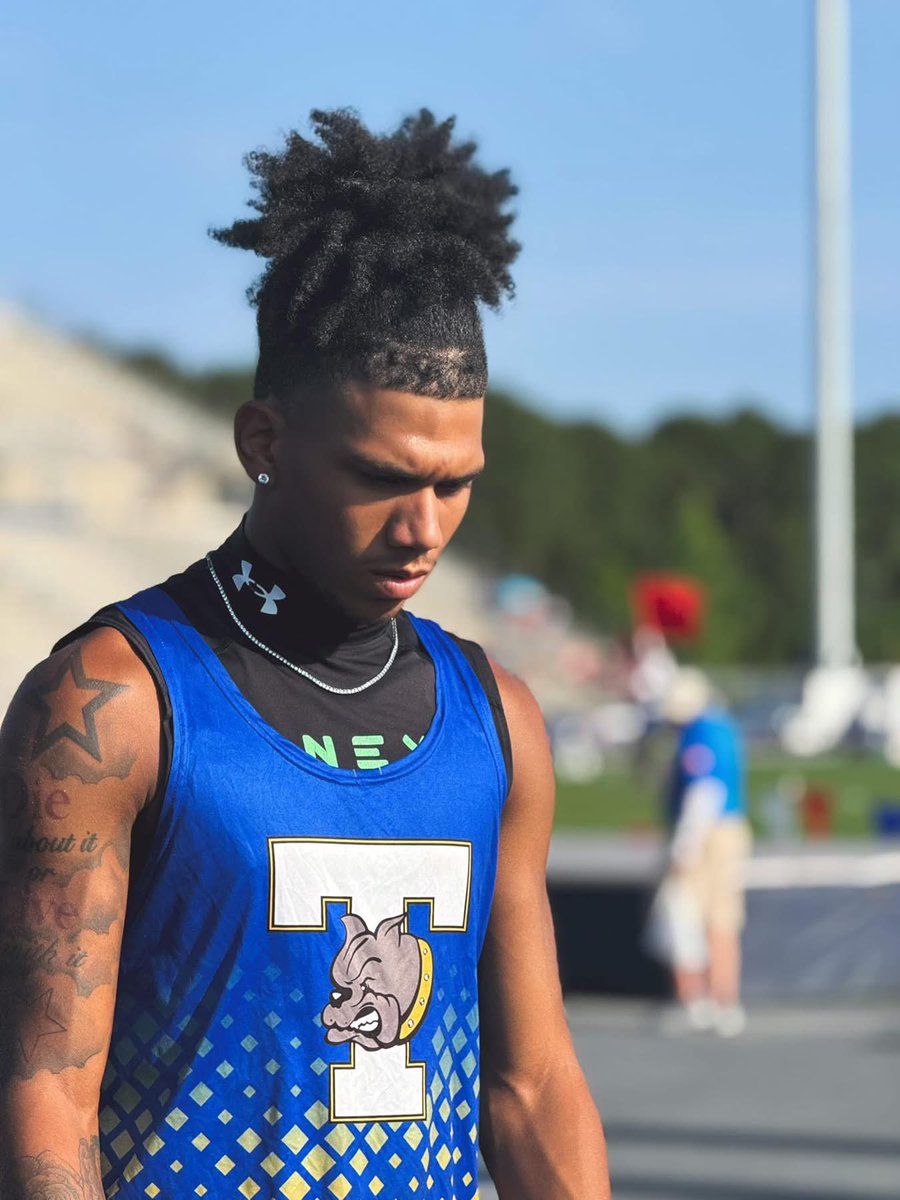 RalphelJr's tweet image. Ended senior year like this💙💛 On to the next chapter of life💜🤎 #BucoNation @ButlerGrizzlies @ButlerCCTFXC @EmersonXCTF @TaeMelo @FHSAA