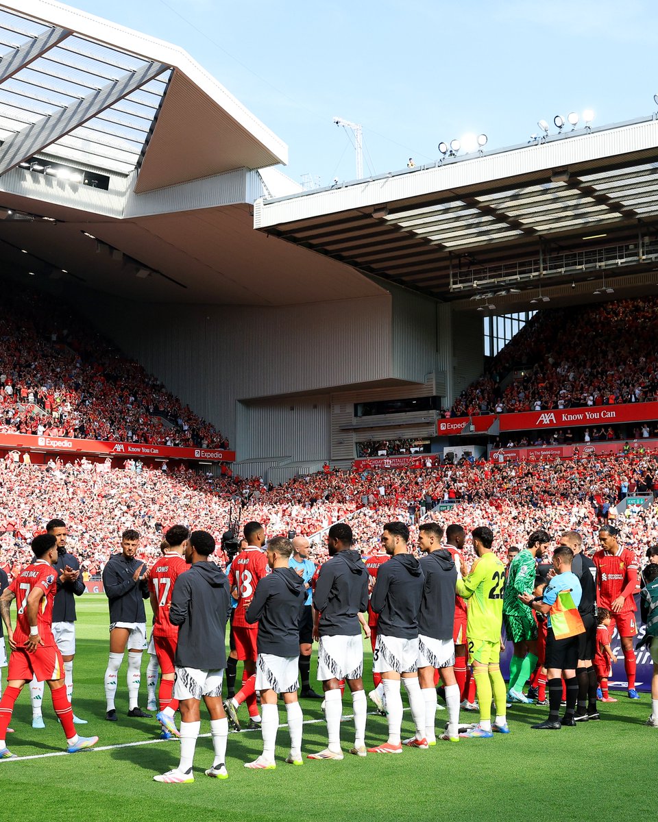 Liverpool receive a guard of honor from Arsenal 👏