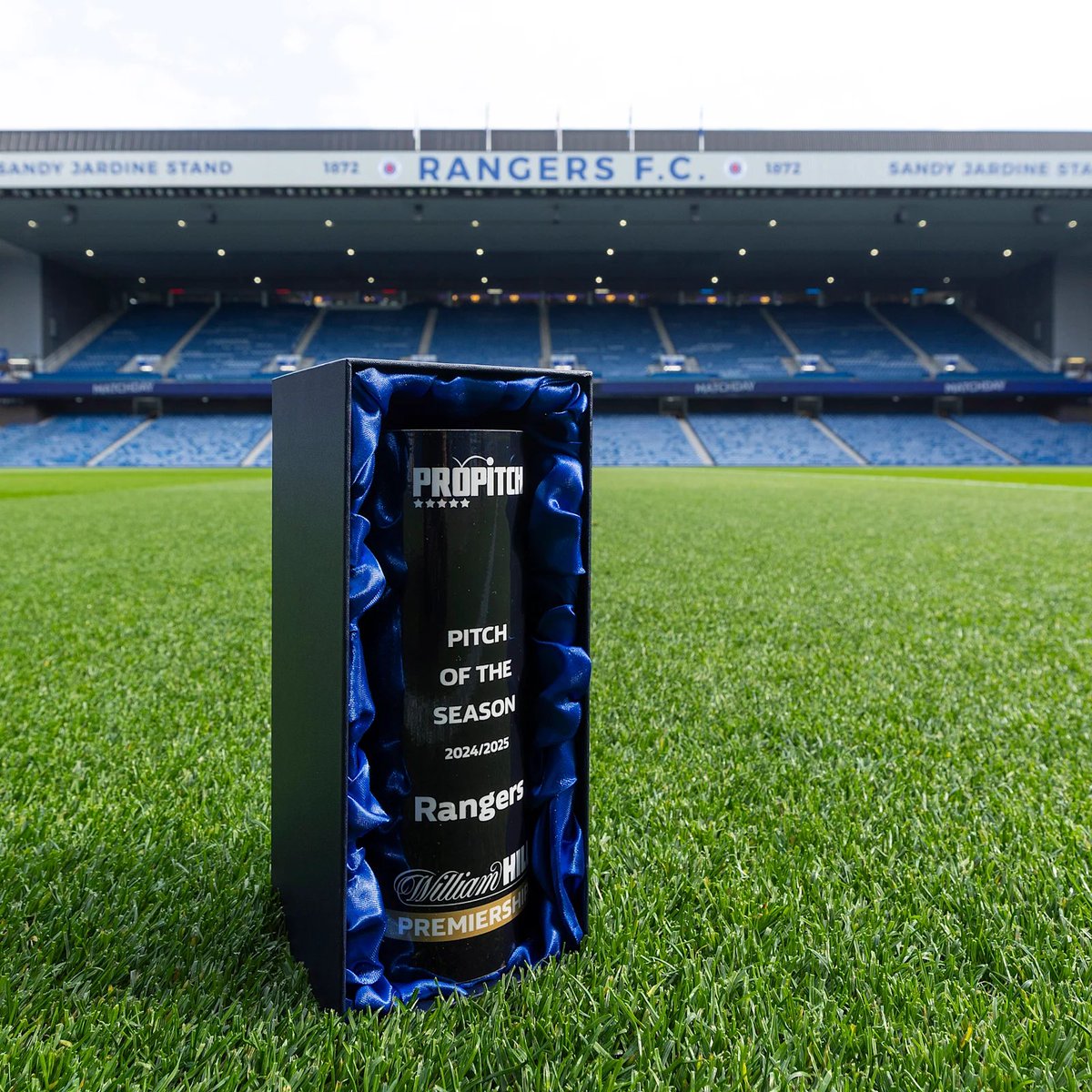 👏 Congratulations to all the Groundstaff at Ibrox Stadium who have been presented with the inaugural SPFL Pitch of the Season award! 

More Info: 👇
rangers.co.uk/article/ranger…