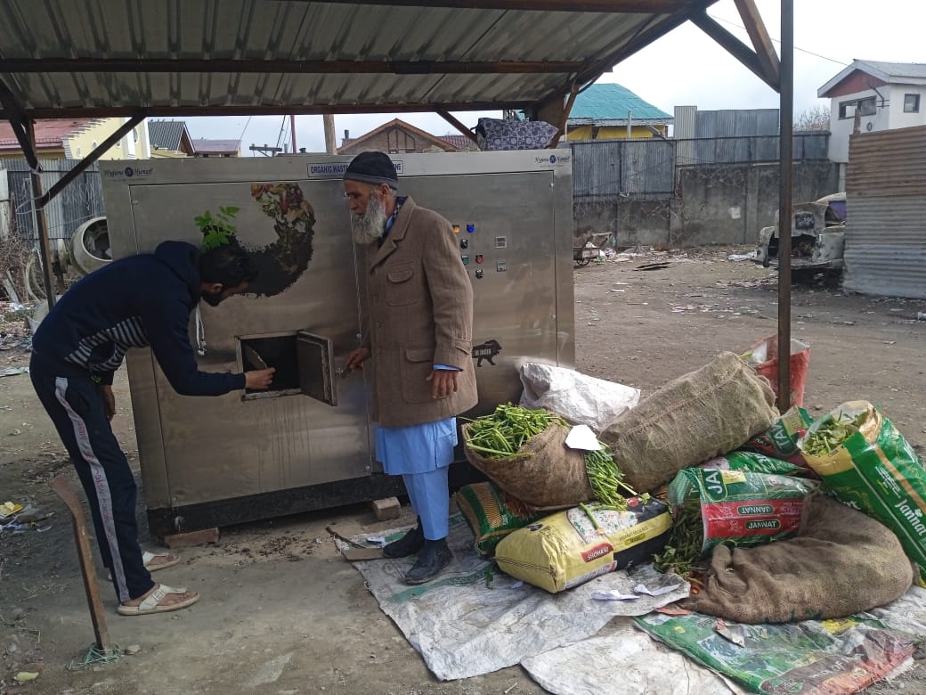 mission_sbm's tweet photo. This #NationalTechnologyDay, we celebrate the power of innovation in transforming sanitation in J&K. Let’s embrace smart solutions for waste management, water conservation & hygiene to ensure a sustainable and Swachh future! #SBMG #Tech4Sanitation #CleanJK
@diprjk https://t.co/tP3K594yJX