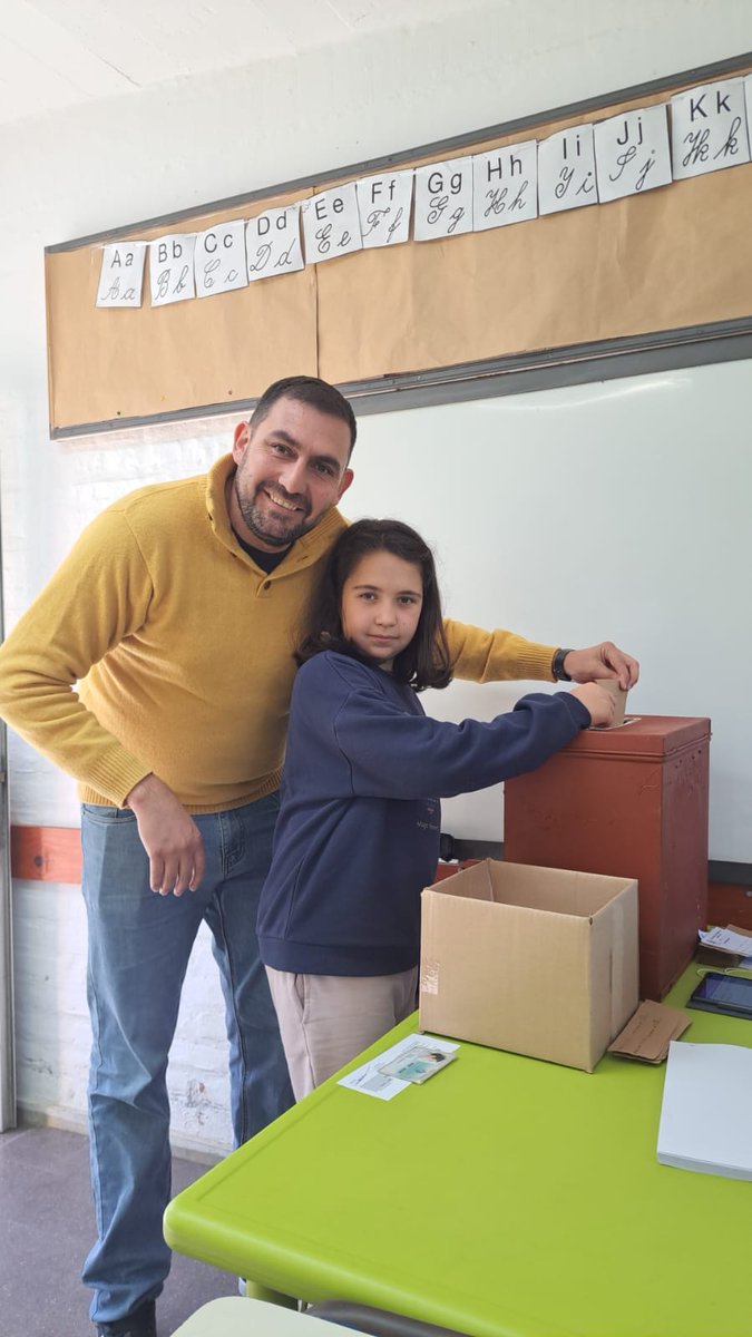 PVP | Espacio 567 | Frente Amplio (@pvp_espacio567) on Twitter photo Nuestro candidato a Edil por Colonia Marcos Musselli ya votó.
📍Escuela Nº 49 de Colonia del Sacramento.
Votalo junto a Carlos Fernández con la Lista 343 o junto a <a href="/nicovieradiaz/">Nicolás Viera</a> con la Lista 1343.
#PVP50años
#IzquierdaViva Nuestro candidato a Edil por Colonia Marcos Musselli ya votó.
📍Escuela Nº 49 de Colonia del Sacramento.
Votalo junto a Carlos Fernández con la Lista 343 o junto a <a href="/nicovieradiaz/">Nicolás Viera</a> con la Lista 1343.
#PVP50años
#IzquierdaViva