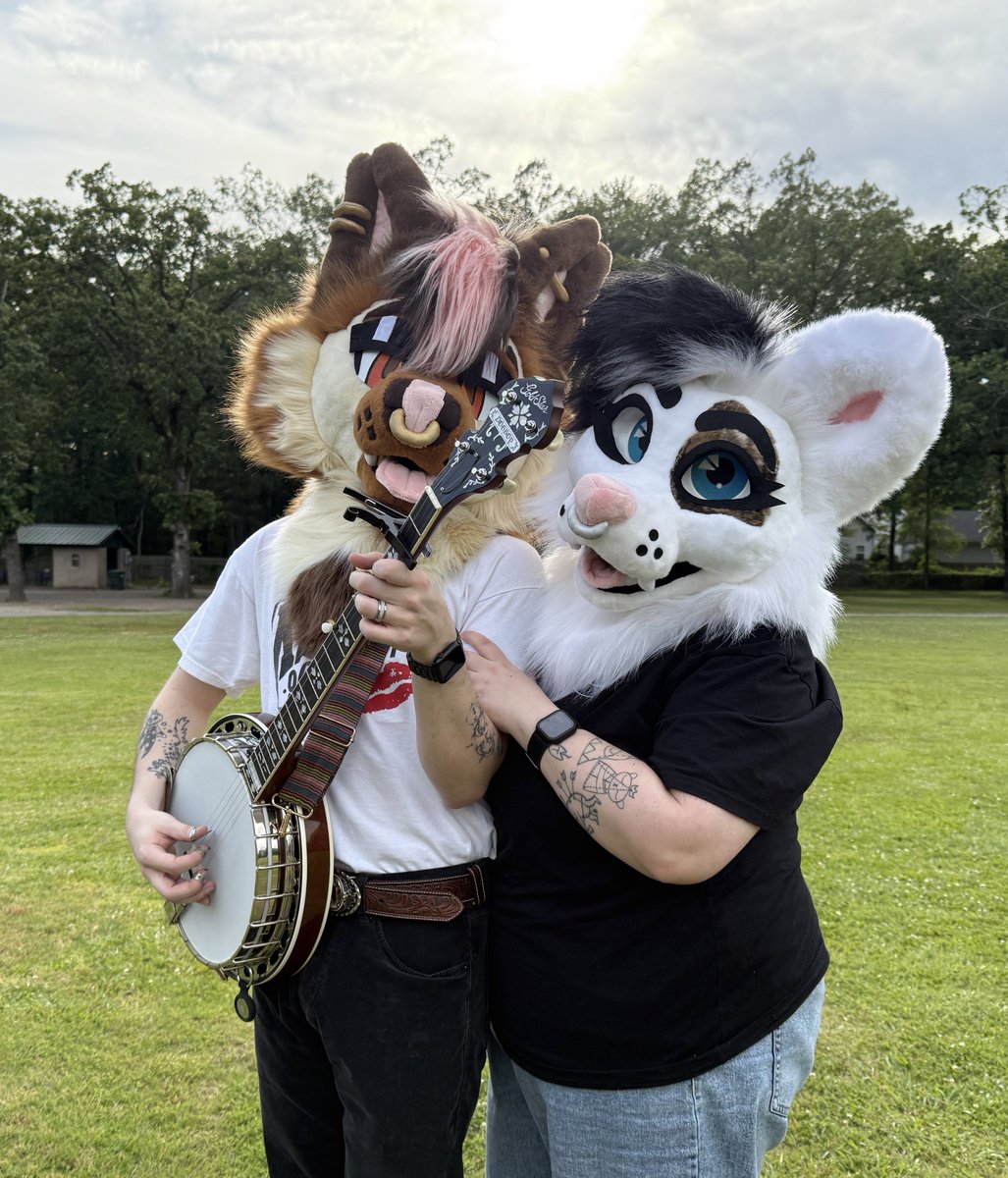 Spent yesterday w friends and watched fire poi at the park and played games :3c 
It was great seeing everyone!!!